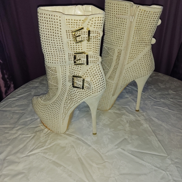 Ankle boots - Picture 2 of 5